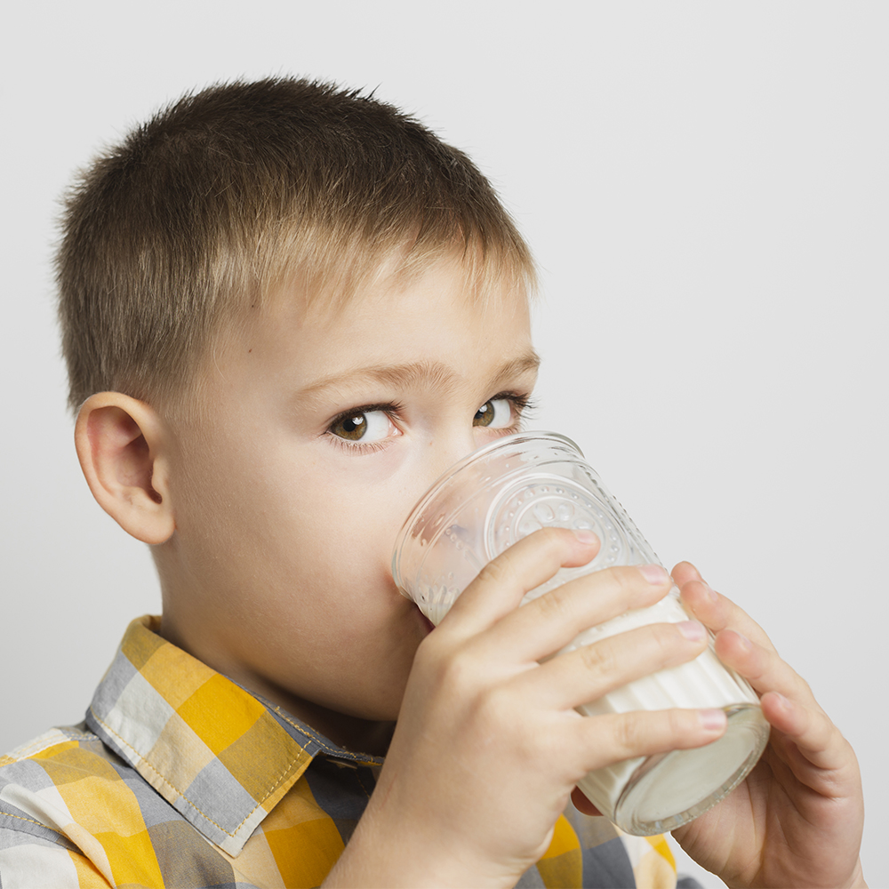 Você sabe a diferença entre alergia à proteína do leite de vaca e intolerância à lactose?